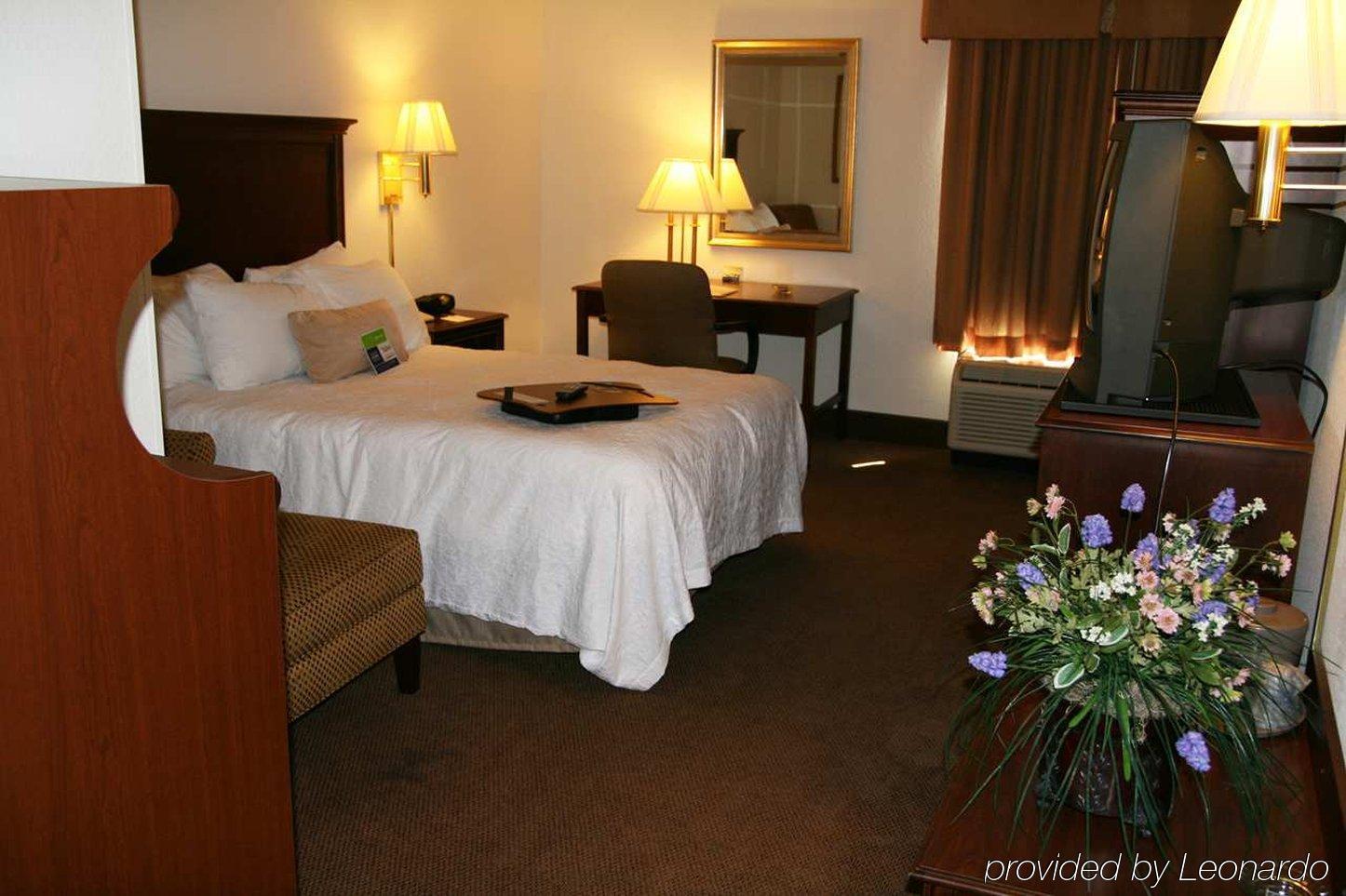Hampton Inn Бристоль Номер фото
